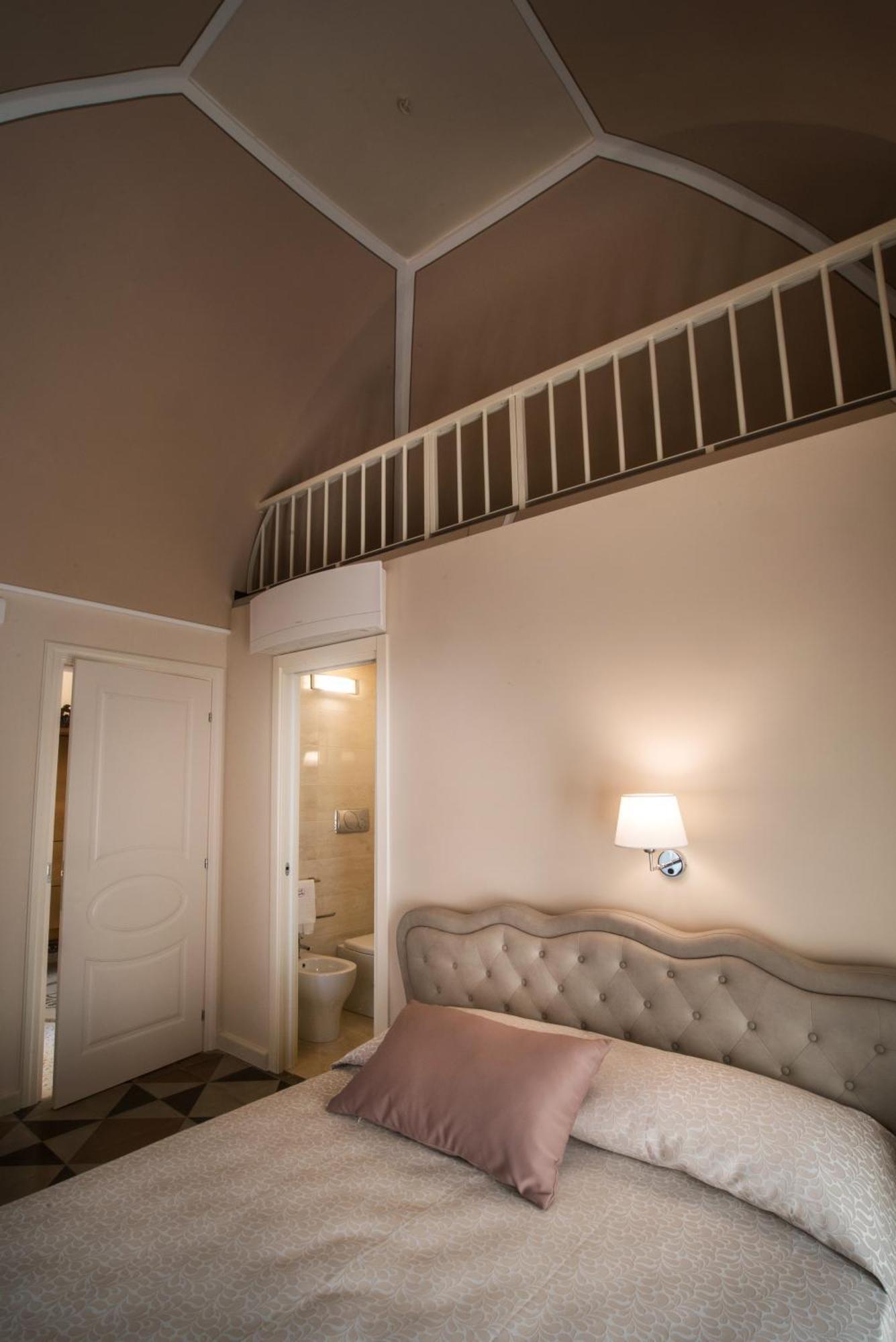 Palazzo Bove Bed & Breakfast Галатоне Екстериор снимка