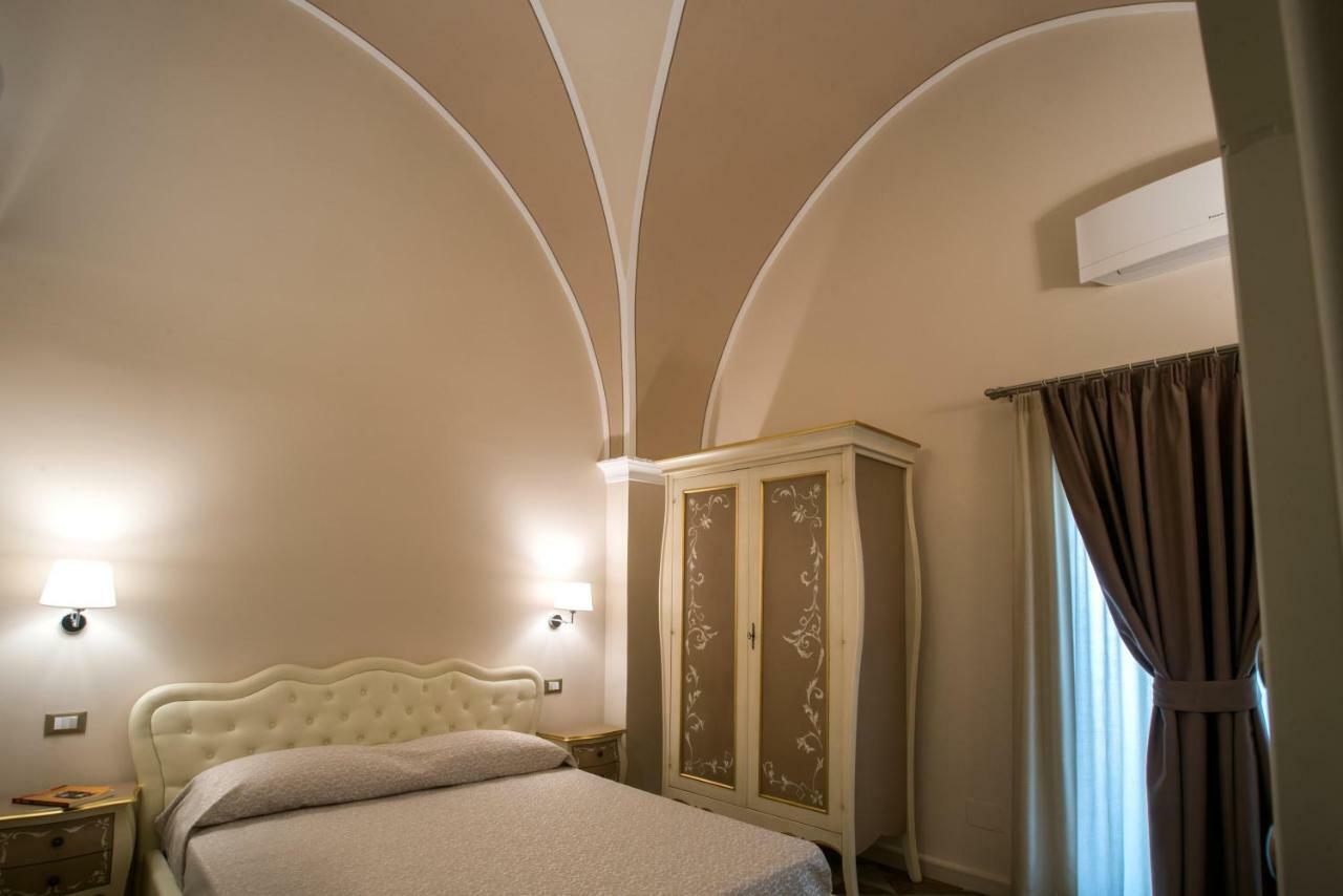 Palazzo Bove Bed & Breakfast Галатоне Екстериор снимка