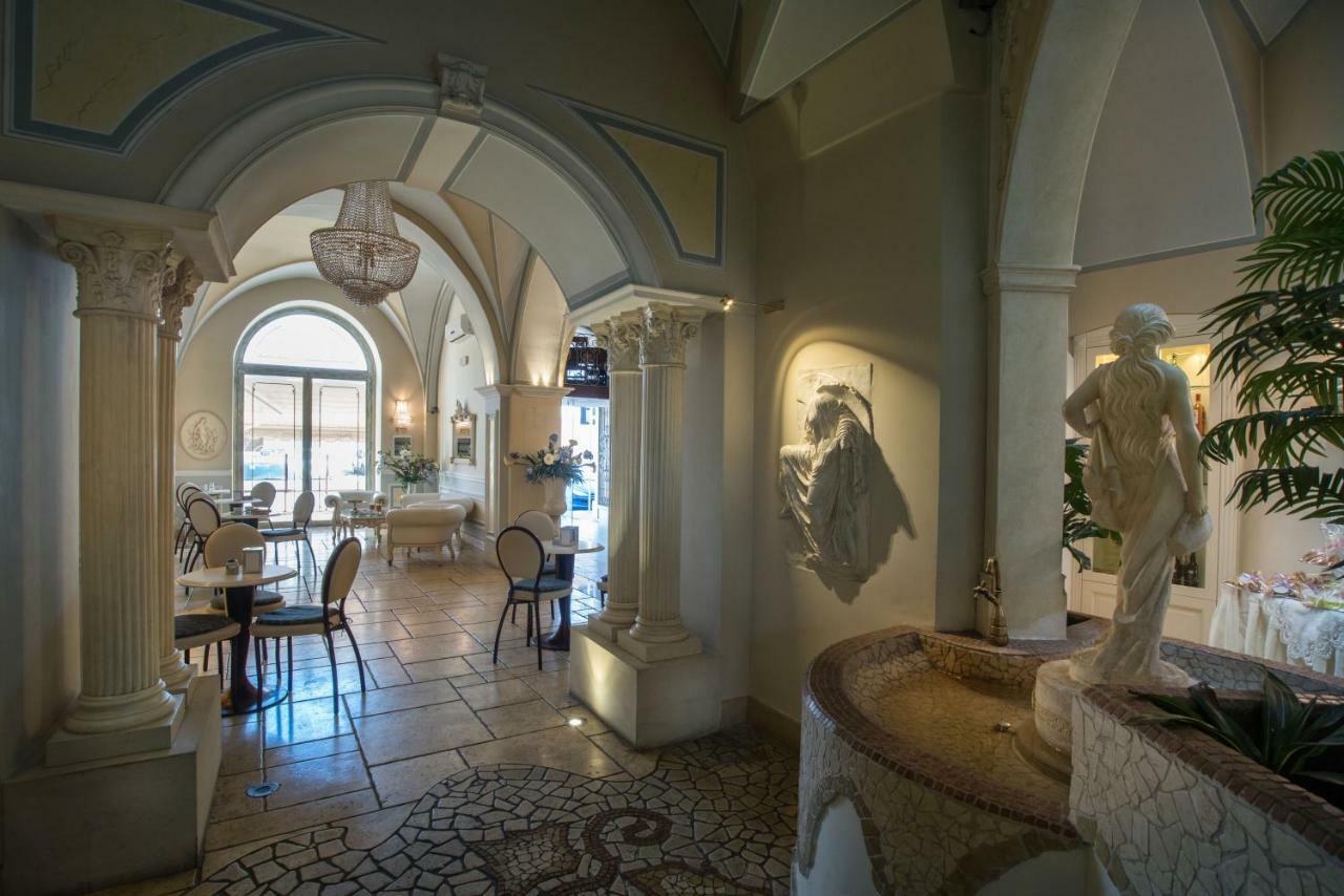 Palazzo Bove Bed & Breakfast Галатоне Екстериор снимка